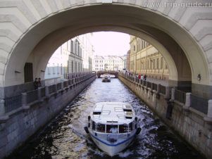 El Paseo por los ríos y canales