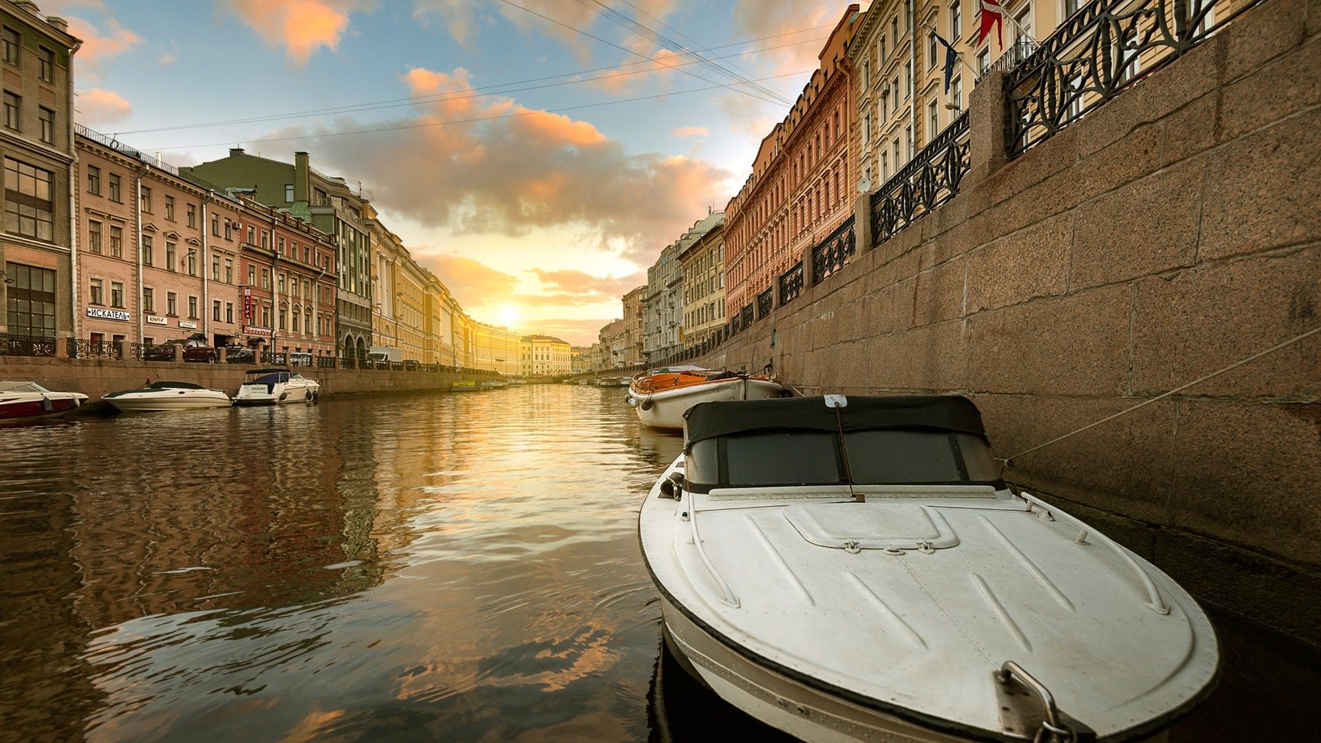 St-Petersburg-Moika-river-Russia-boat-houses_1920x1080 (1)